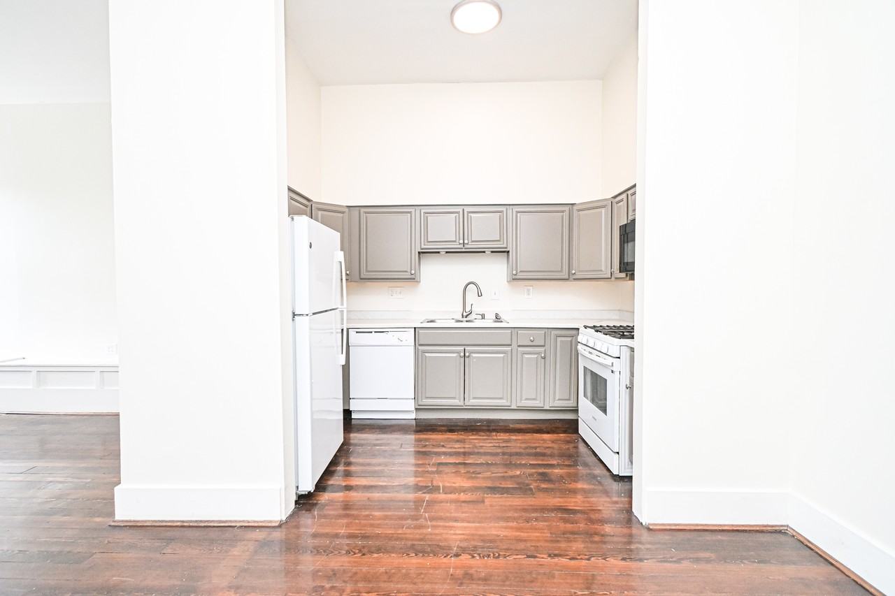 1114 York St #B - Photo 4 of 32
