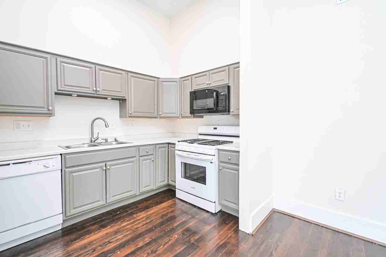 1114 York St #B - Photo 5 of 32