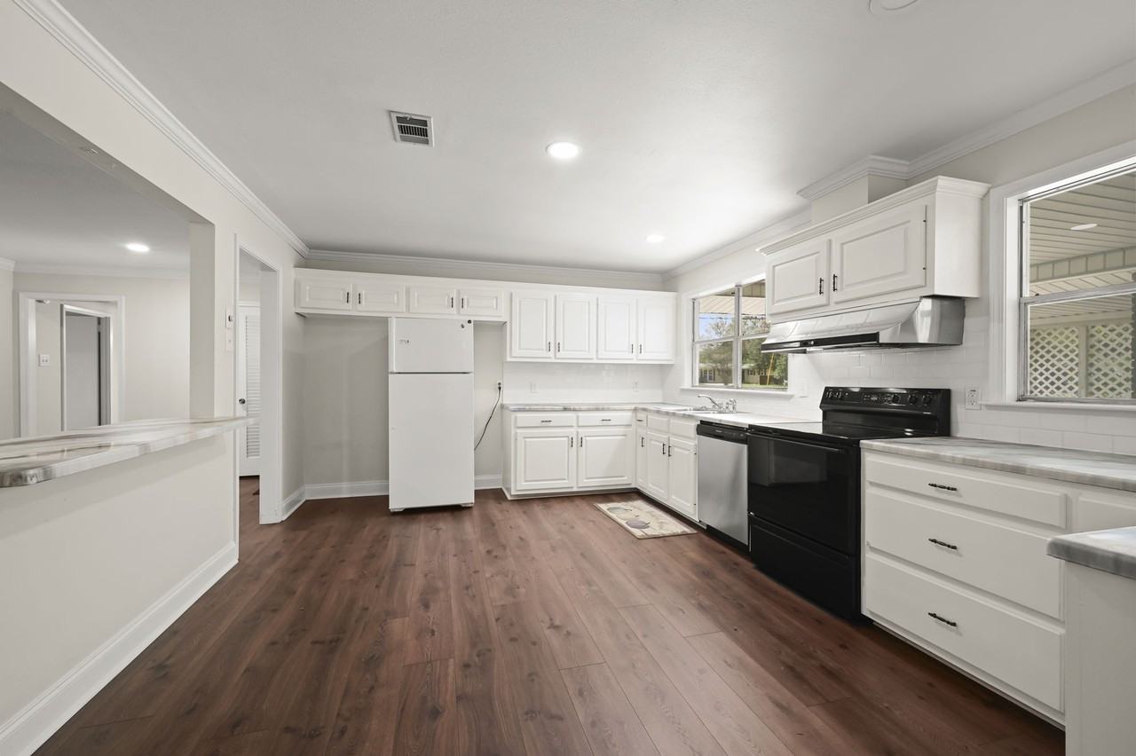 8709 Forest Hill Dr #1 - Photo 4 of 27