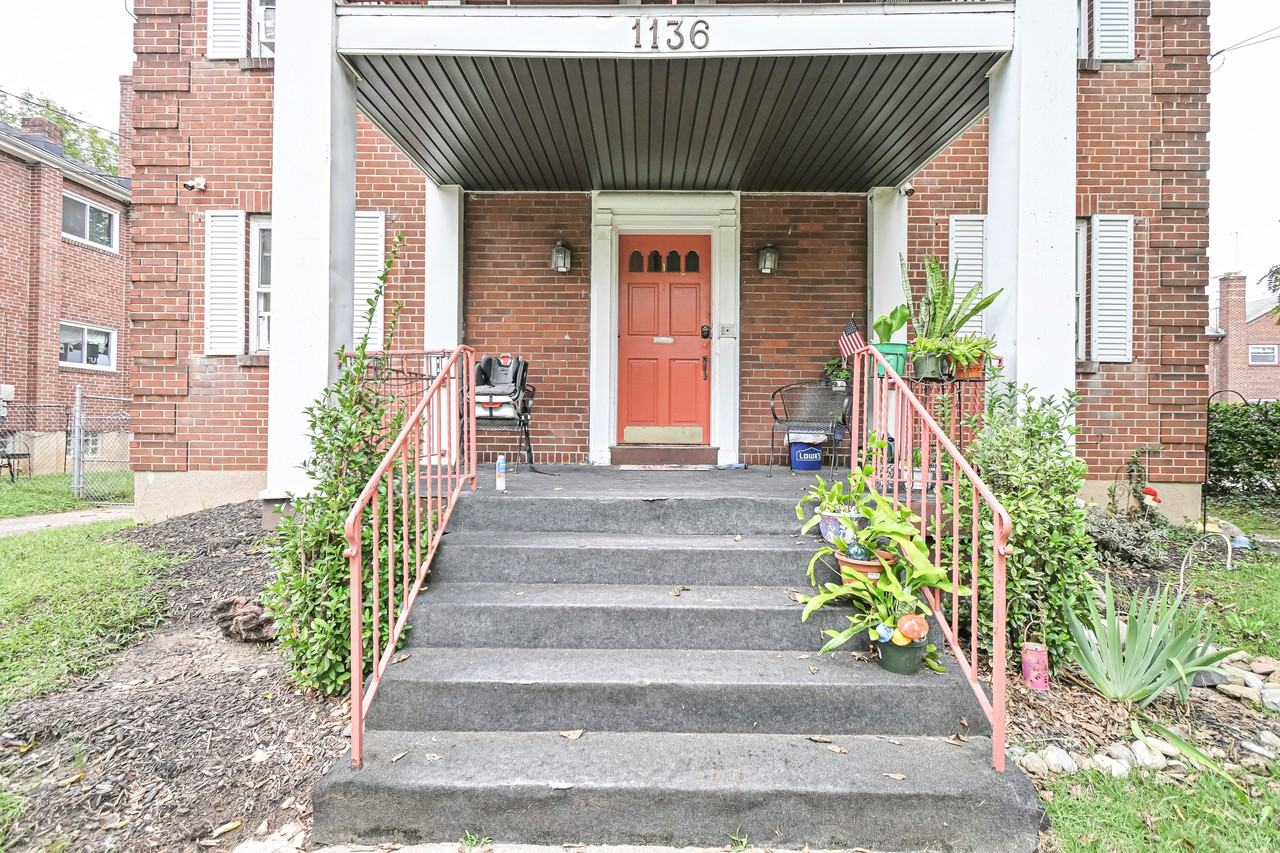 1136 Franklin Ave #3 - Photo 2 of 23