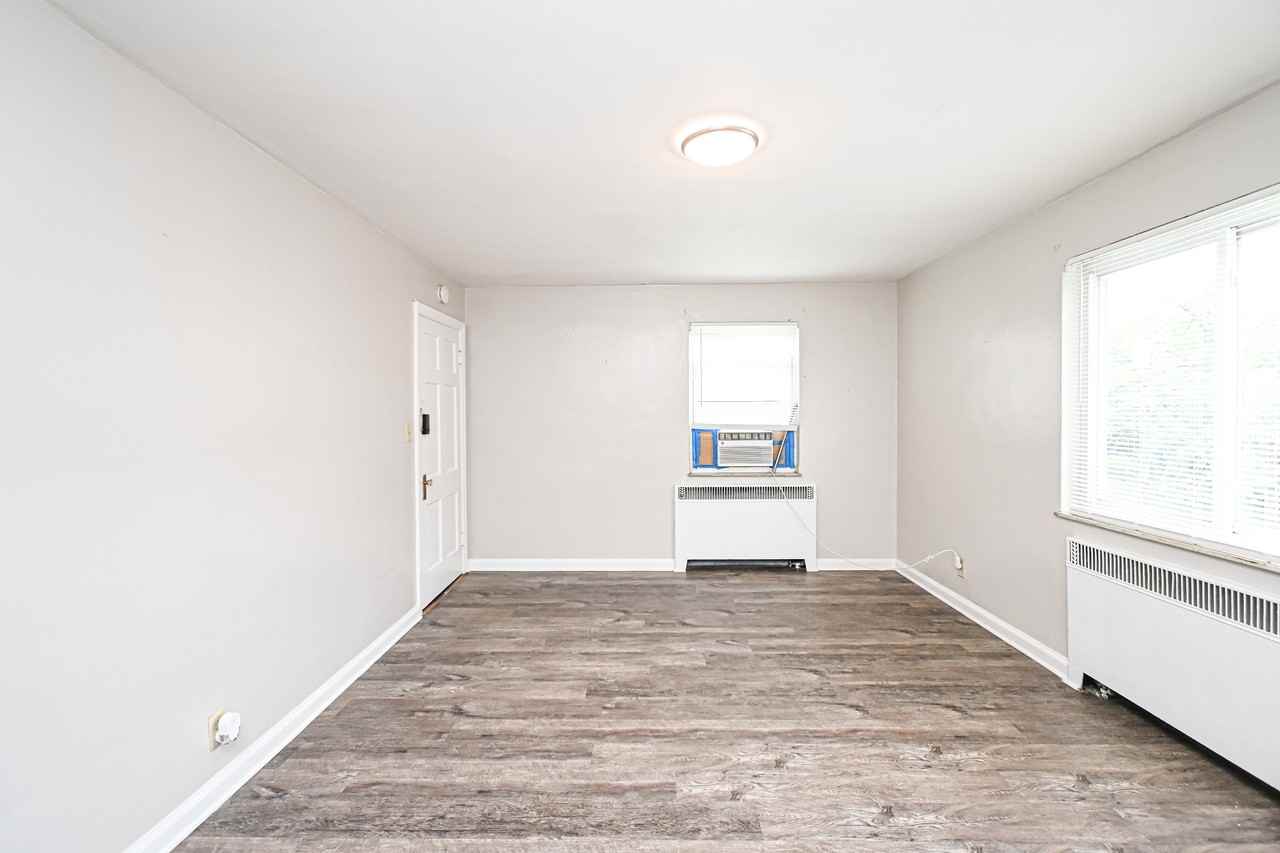 1136 Franklin Ave #3 - Photo 3 of 23