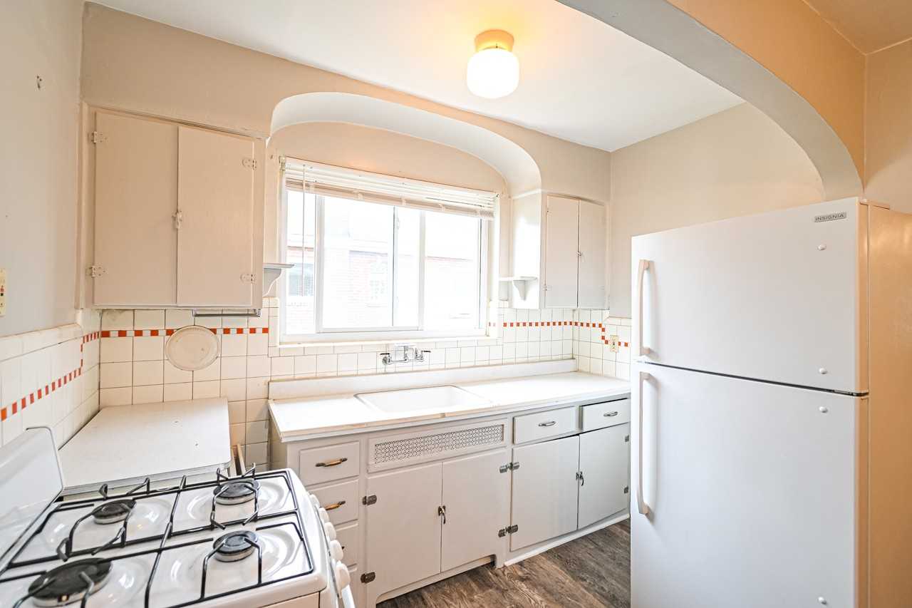 1136 Franklin Ave #3 - Photo 7 of 23