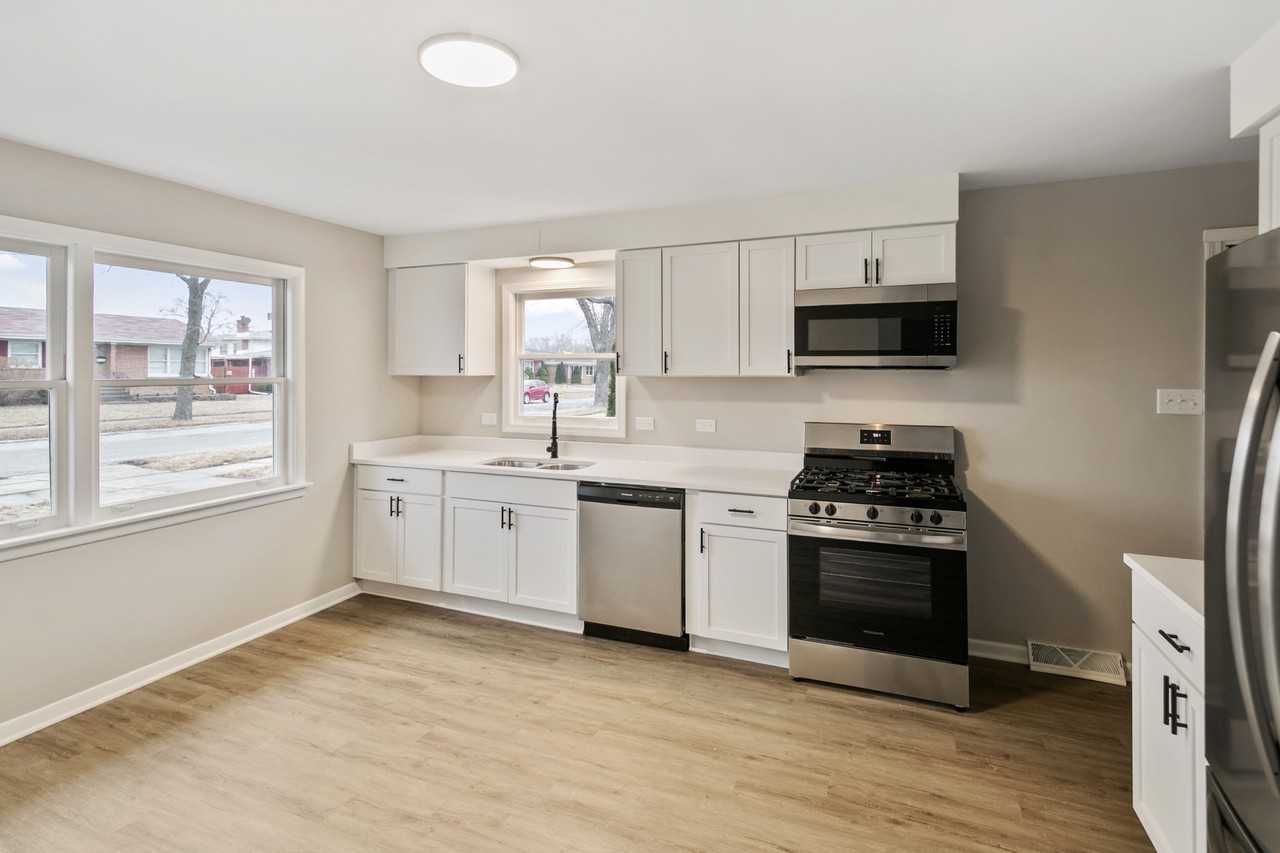 172 Strieff Ave #1 - Photo 4 of 25
