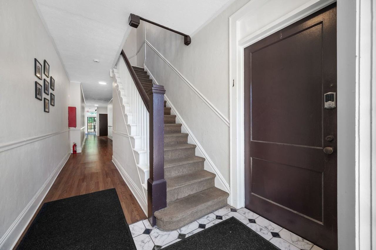 Charming Renovated 1BR/1BA located Steps Away from Bayshore Blvd. - Photo 5 of 7