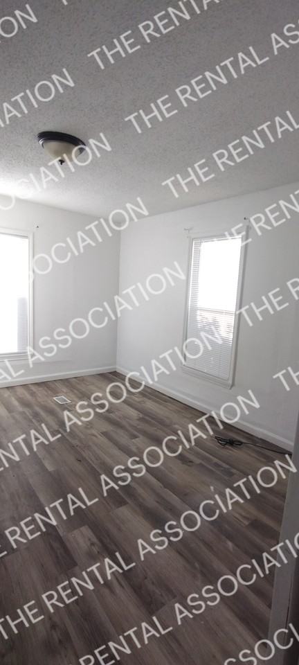 315 Pershing St #1 - Photo 5 of 10