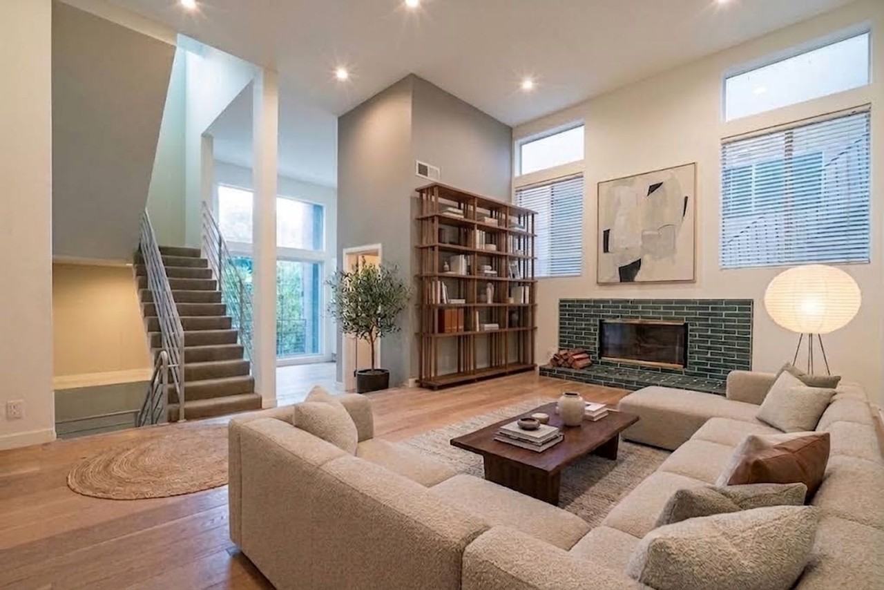 633 Museum Dr - Photo 3 of 50