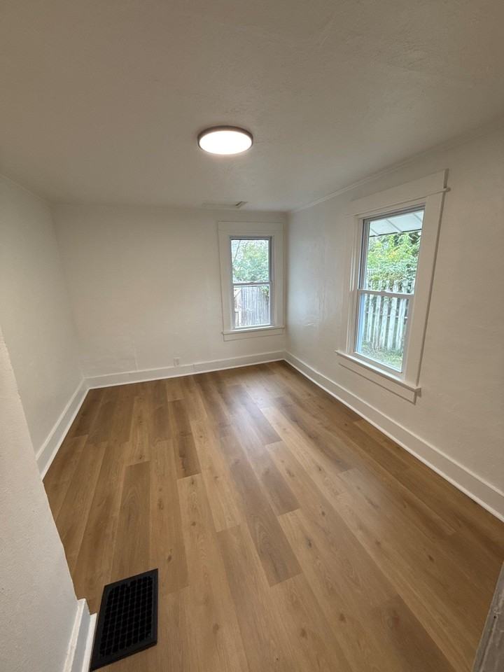 4119 Farnham Ave #1 - Photo 6 of 33