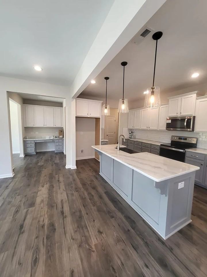 15 Willow Green Dr #1 - Photo 3 of 18