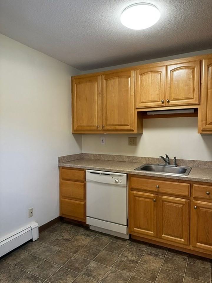 New Carriage House Apartments - Photo 5 of 19