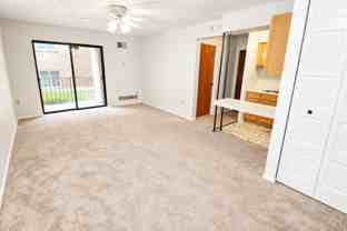 527  MONROE AVEAPT 101 #101 - Photo 1 of 1