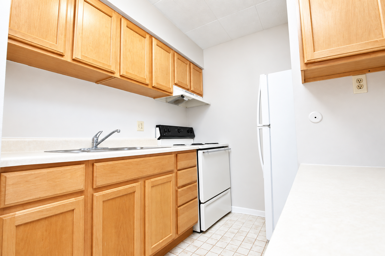 527  MONROE AVEAPT 101 #101 - Photo 3 of 7