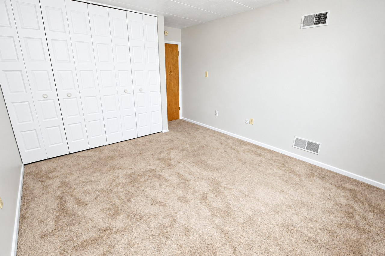 527  MONROE AVEAPT 101 #101 - Photo 4 of 7