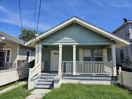 featured image of 3907 Franklin Ave #1