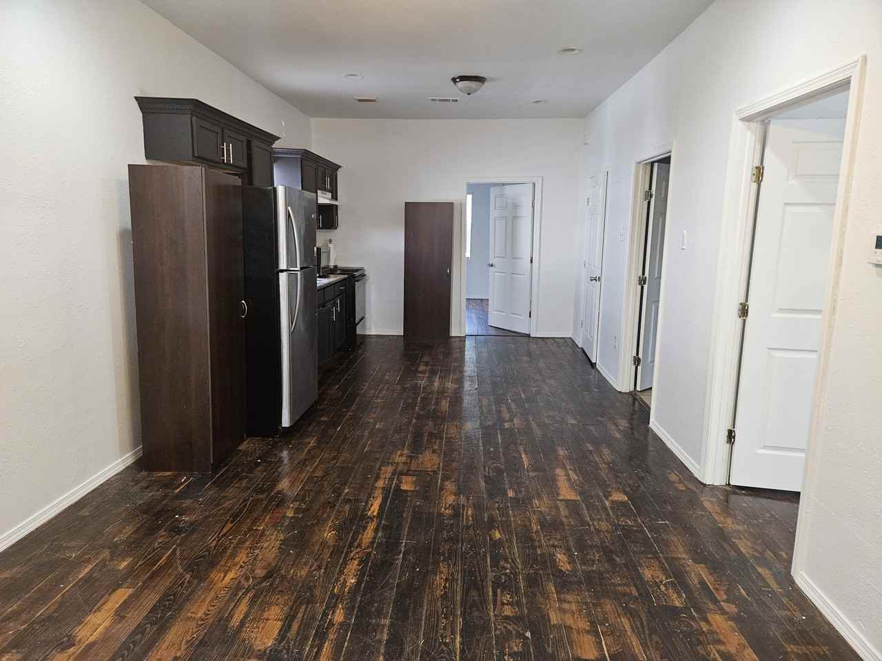 3907 Franklin Ave #1 - Photo 3 of 10