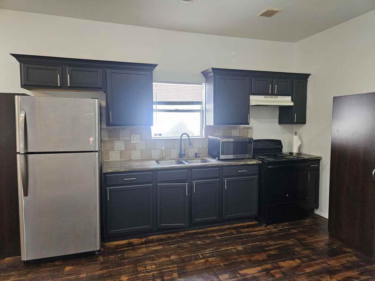 3907 Franklin Ave #1 - Photo 6 of 10
