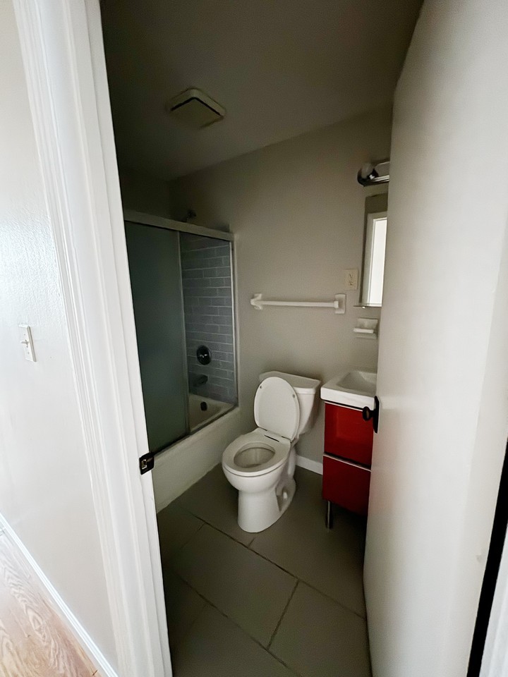 215 Mulberry St #02 - Photo 5 of 11