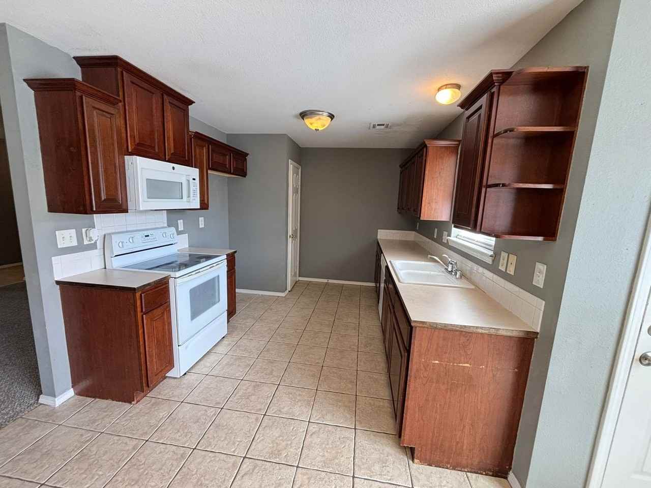2405 Sw 17th St - Photo 7 of 15