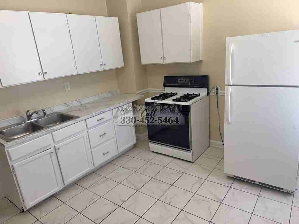 731 Camden Ave Sw #731 - Photo 4 of 10