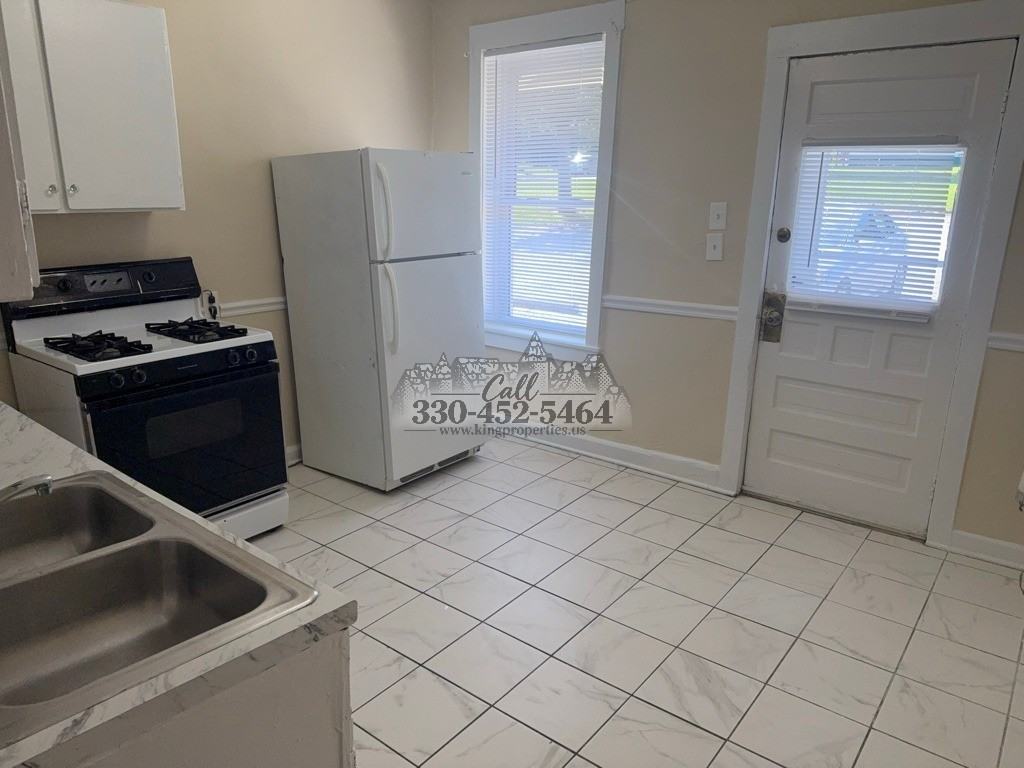 731 Camden Ave Sw #731 - Photo 5 of 10
