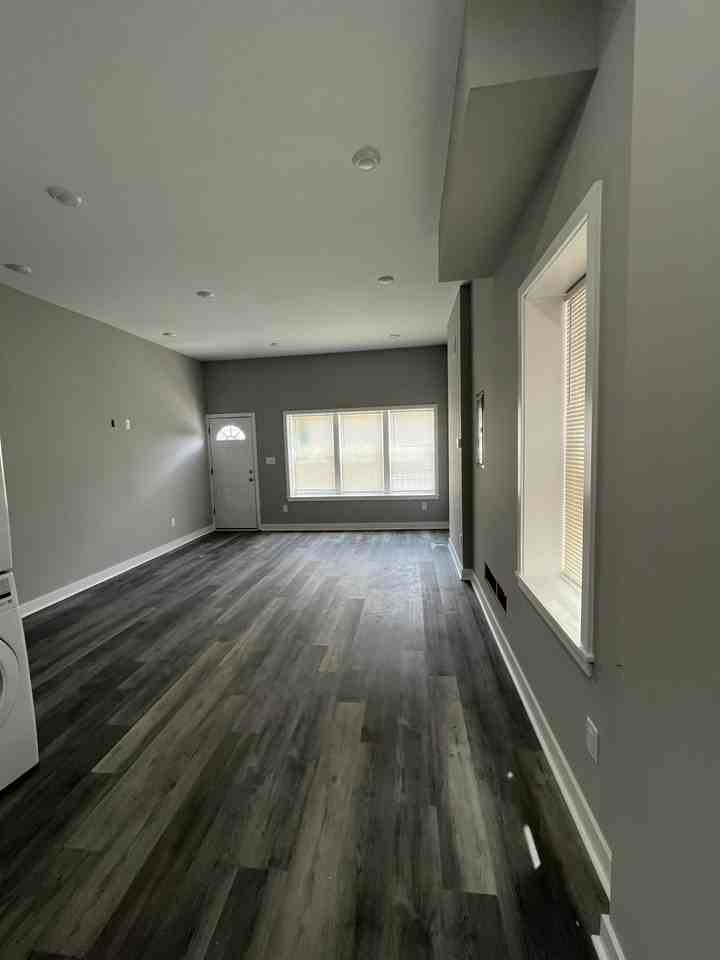 720 W 5th St #1 - Photo 2 of 10