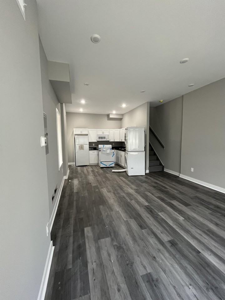 720 W 5th St #1 - Photo 3 of 10