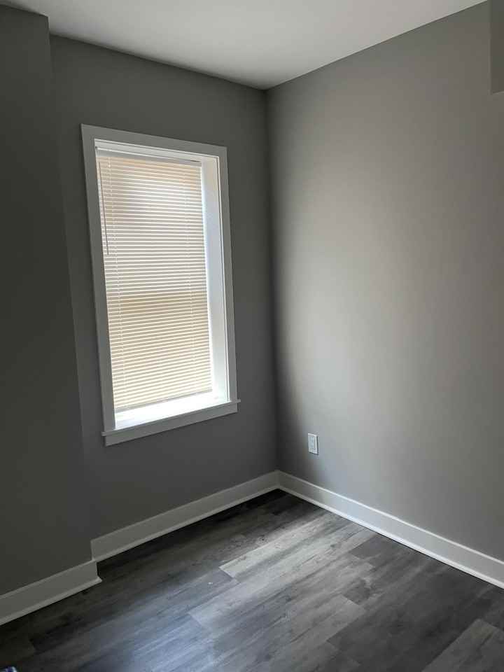 720 W 5th St #1 - Photo 5 of 10