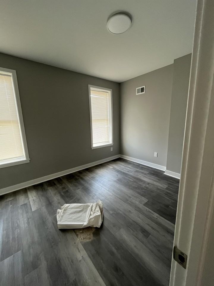 720 W 5th St #1 - Photo 7 of 10