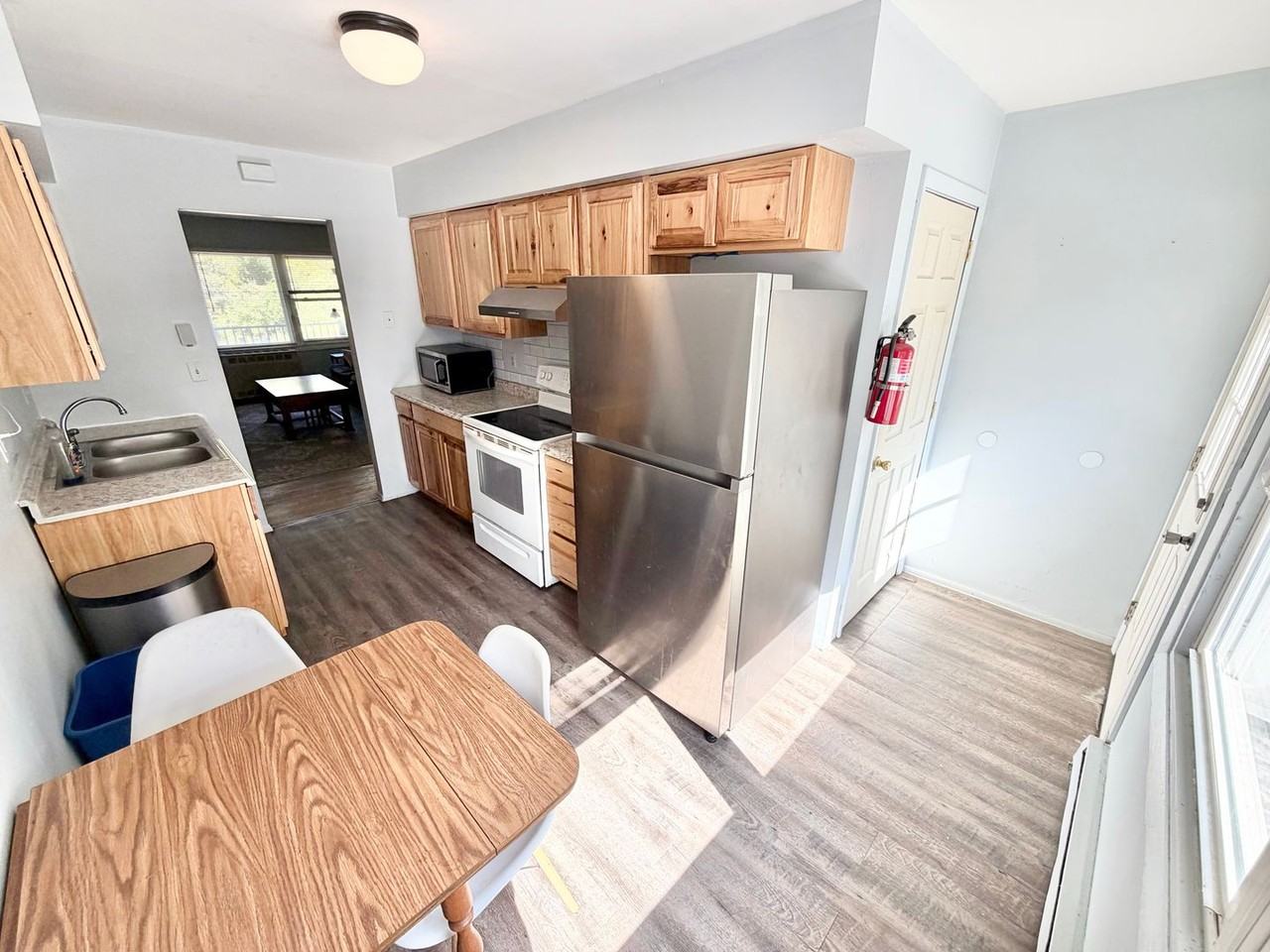 203 Harbor Rd - Photo 5 of 23