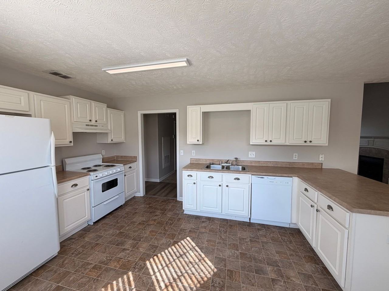 1836 Antebellum Dr - Photo 6 of 27