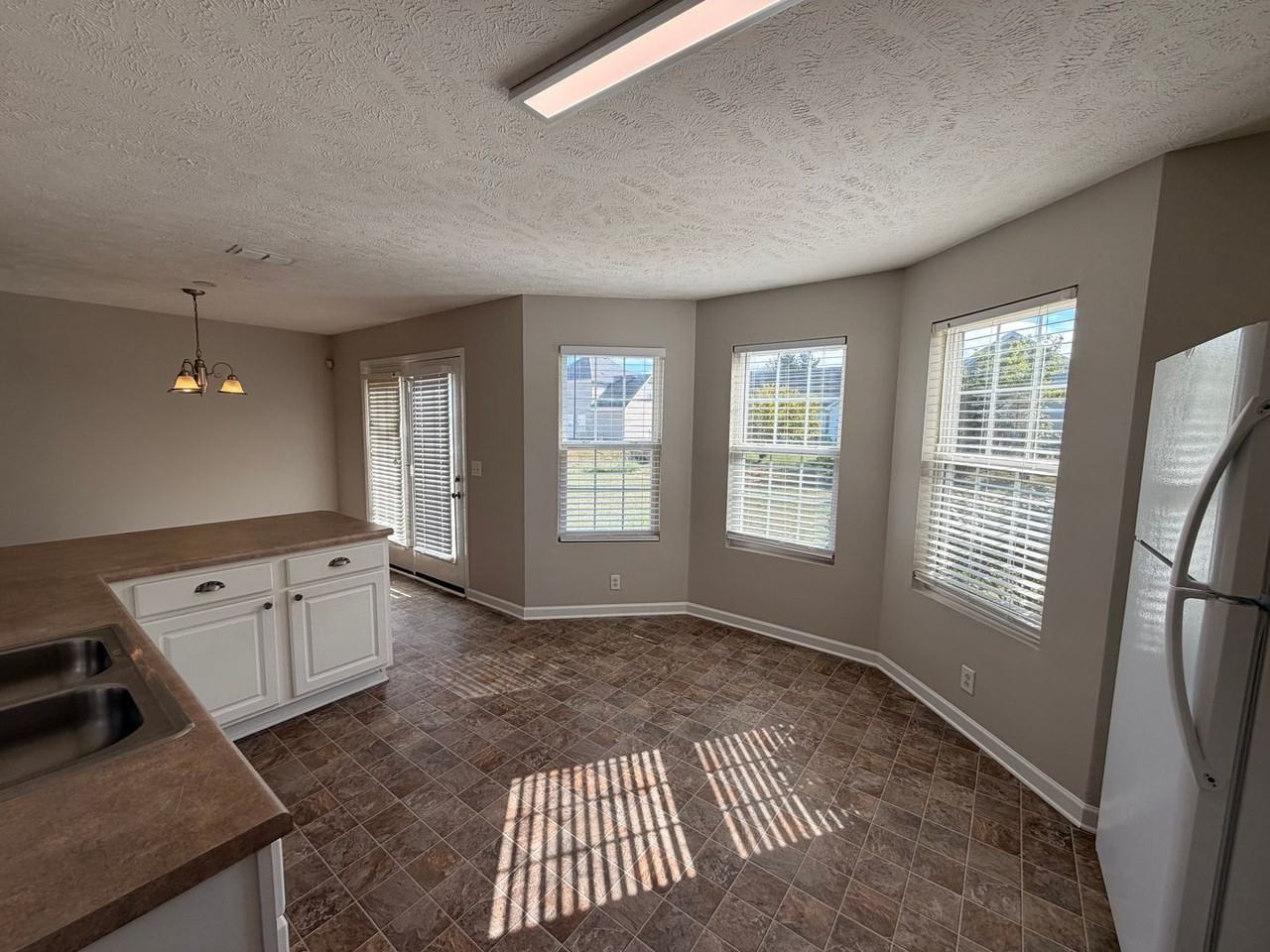 1836 Antebellum Dr - Photo 7 of 27