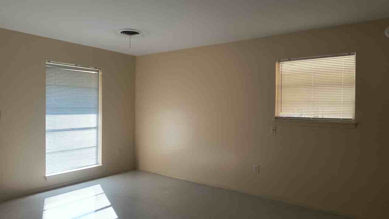 1002 Bloomfield Dr #1 - Photo 4 of 12