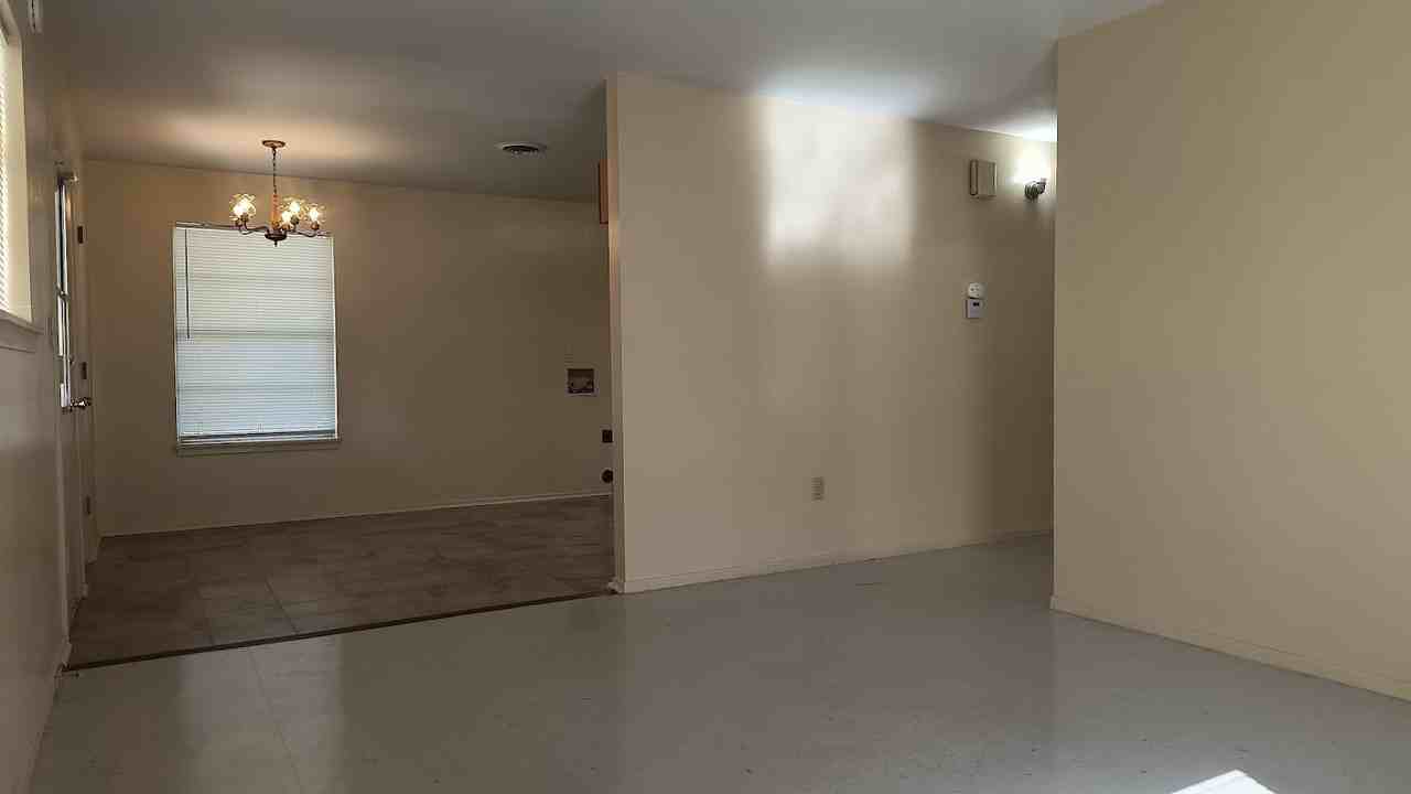 1002 Bloomfield Dr #1 - Photo 5 of 12