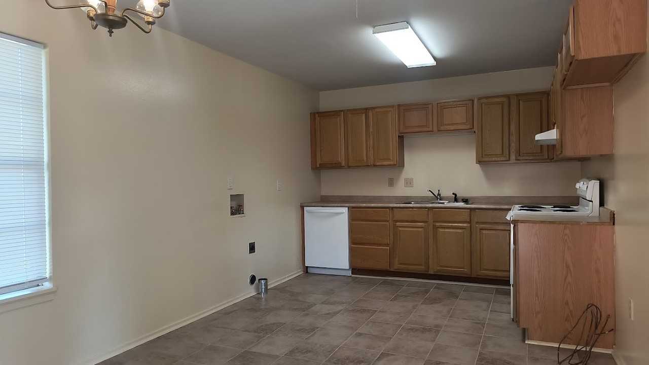 1002 Bloomfield Dr #1 - Photo 6 of 12