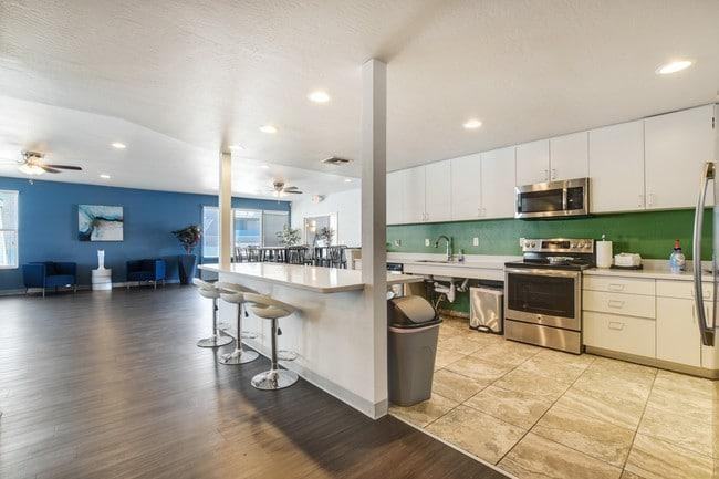 3333 W Dunlap Ave - Photo 2 of 33