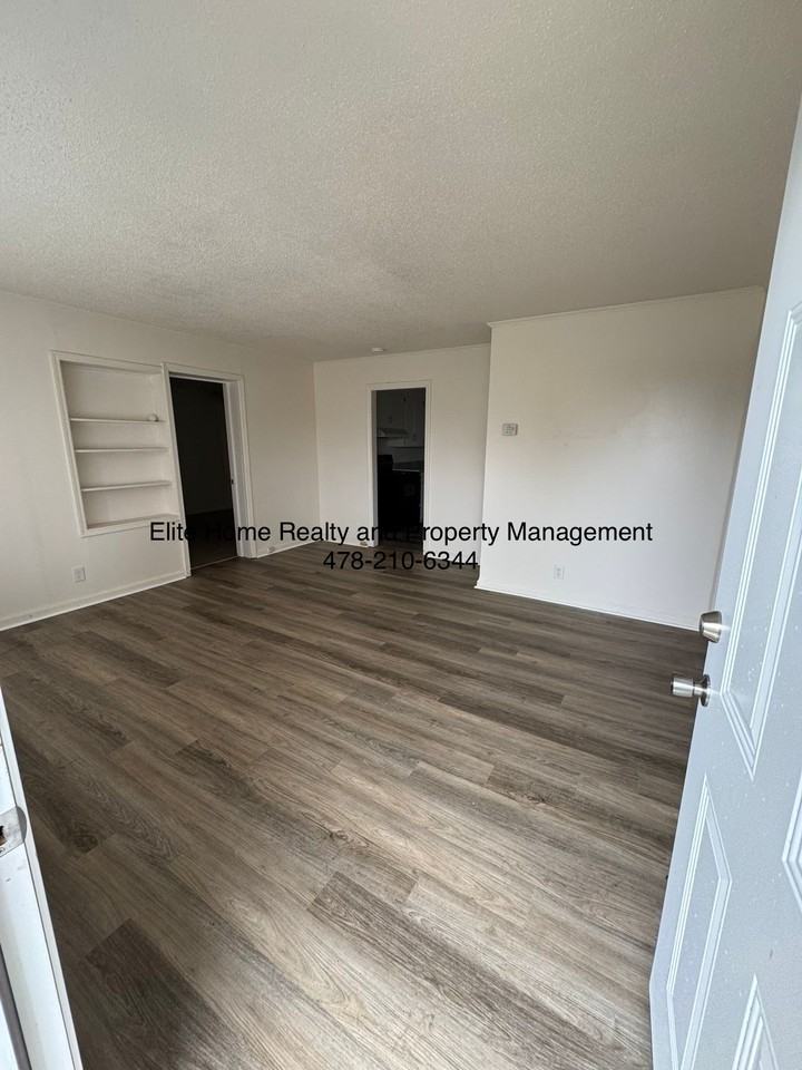 3082 Somerset Dr #1 - Photo 2 of 21