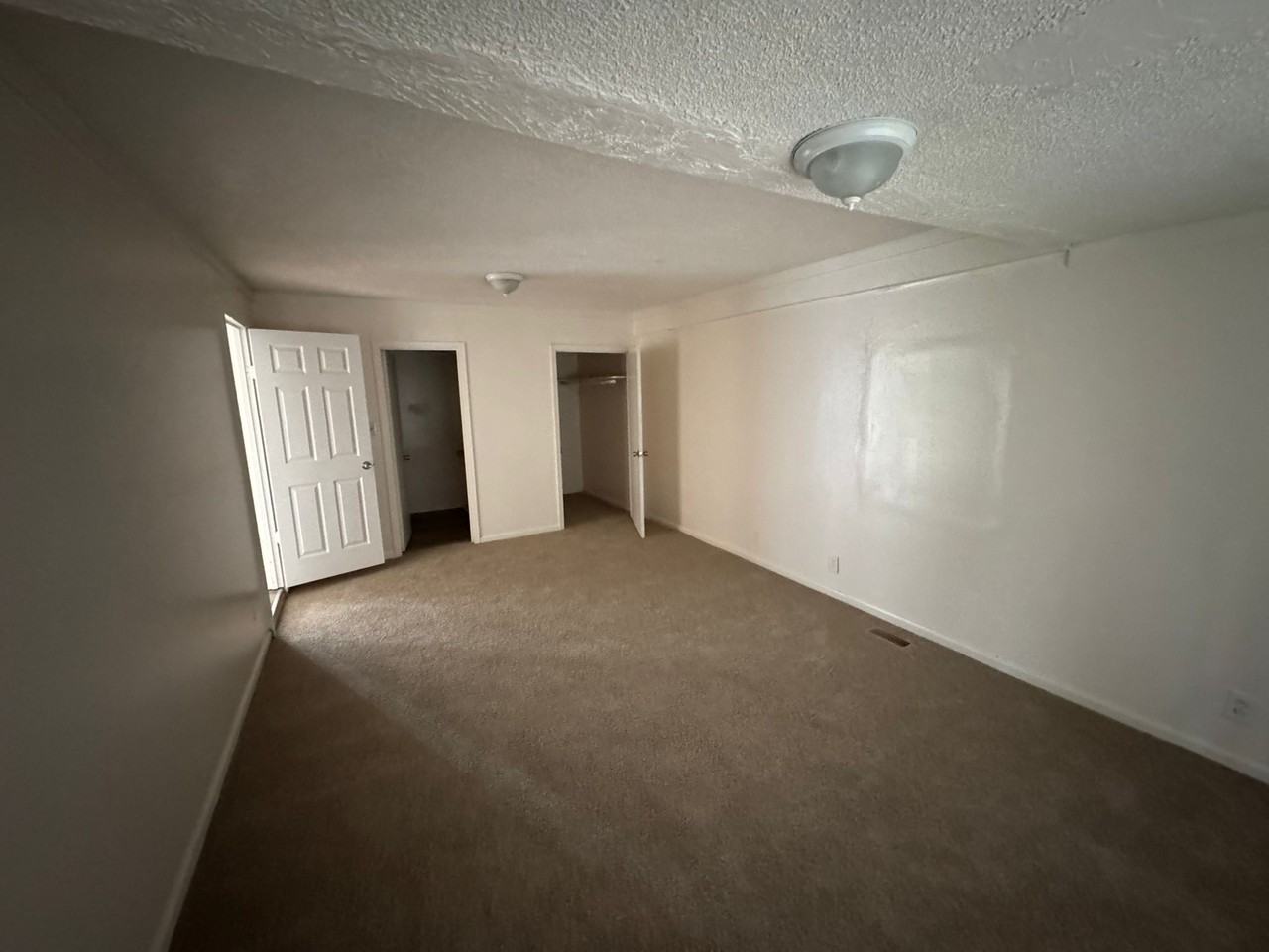 3082 Somerset Dr #1 - Photo 3 of 21