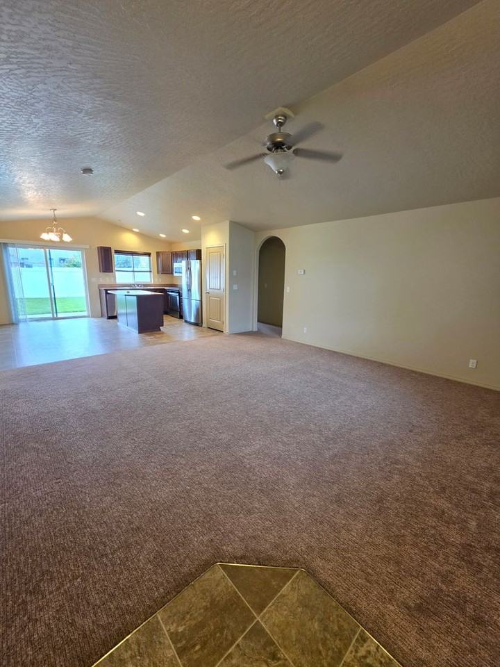 7290 N Bandon Ln - Photo 3 of 23