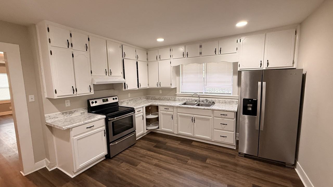 704 61st St #1 - Photo 3 of 10