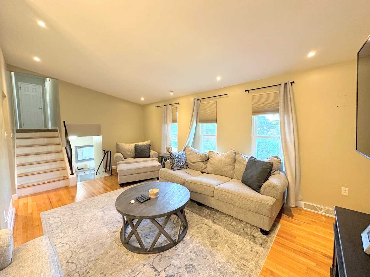 238 Mohican Ave #1 - Photo 5 of 36