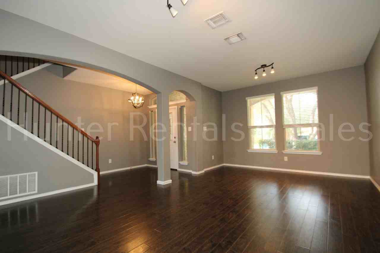 5561 Othello Dr - Photo 7 of 39