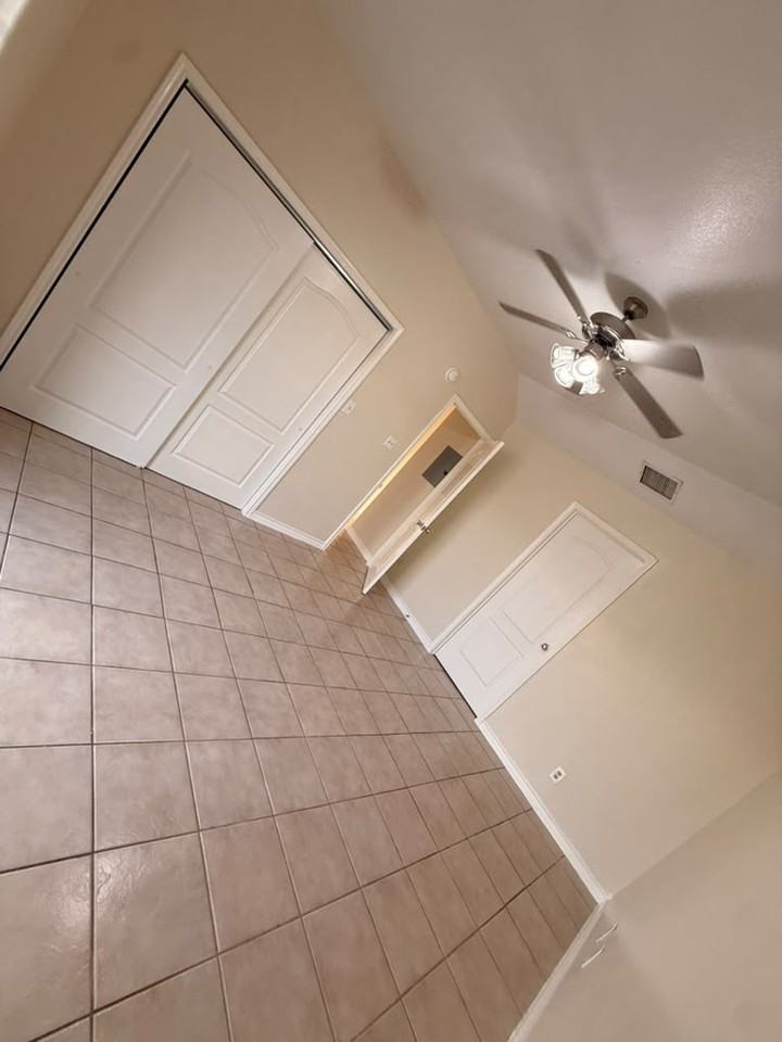 412 Shiloh Dr #604 - Photo 5 of 12