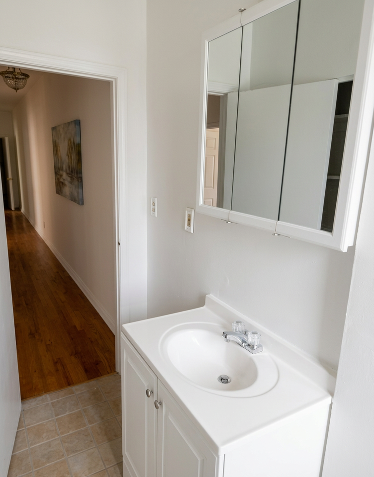 1102 1/2 S Shenandoah St #4 - Photo 7 of 14