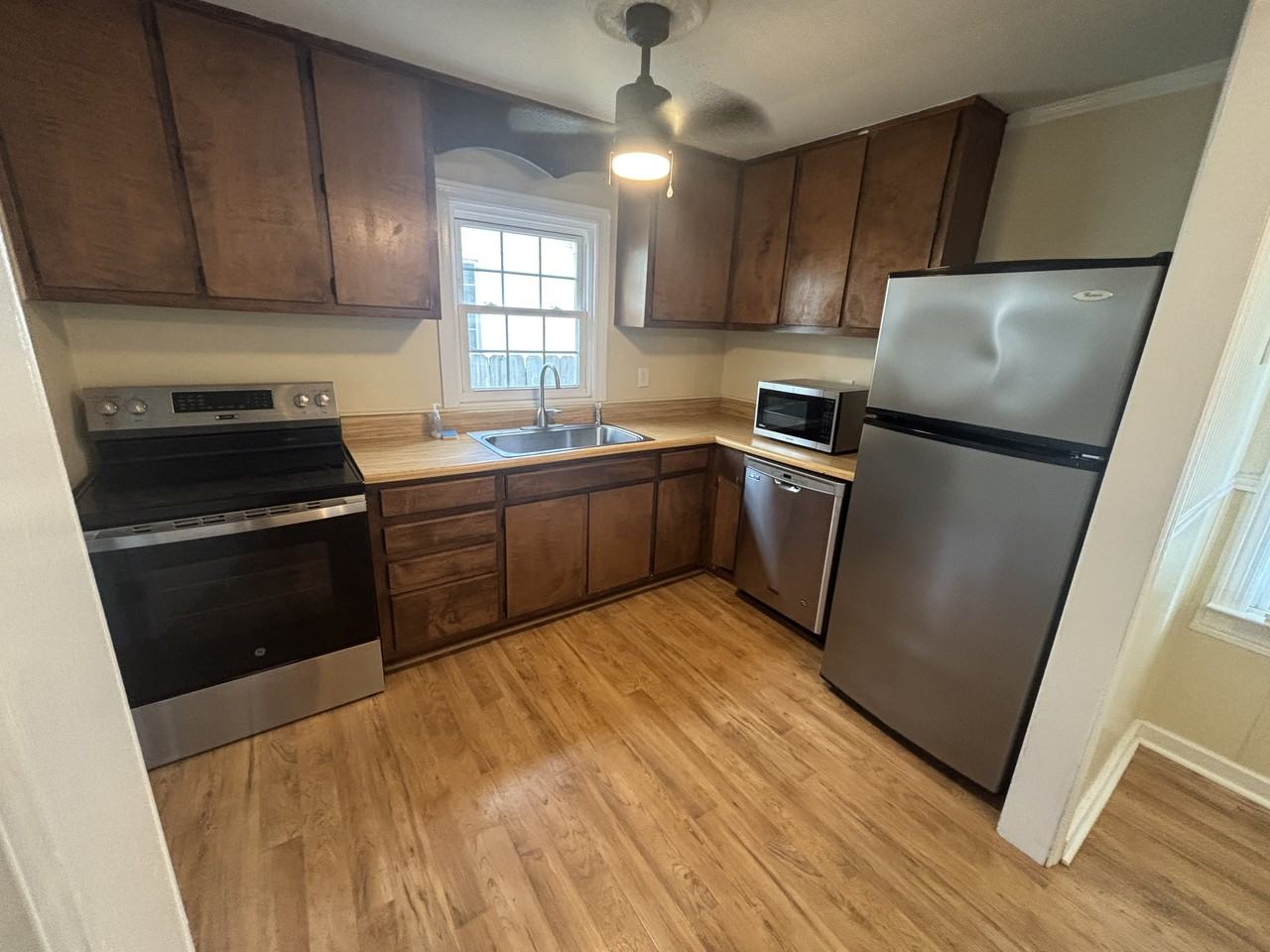 3916 Birch Ave Sw #1 - Photo 4 of 10
