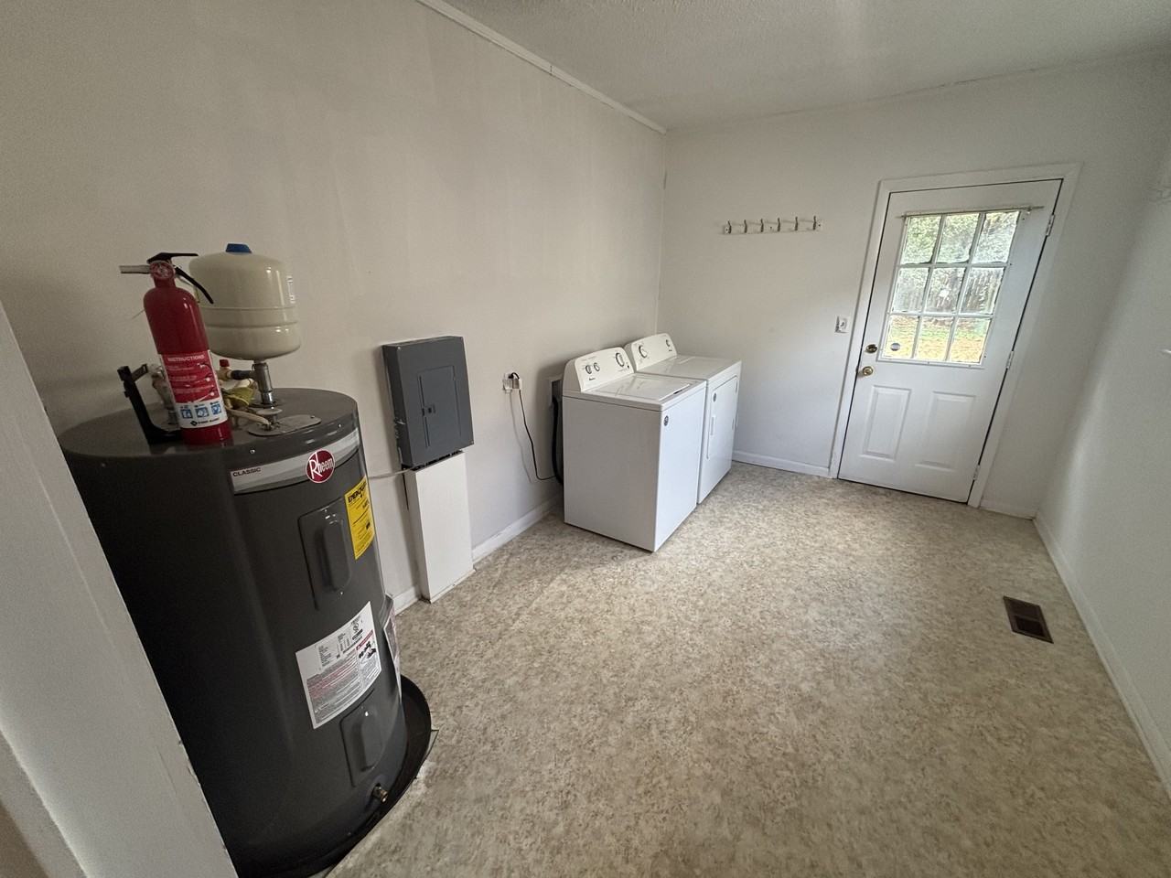 3916 Birch Ave Sw #1 - Photo 5 of 10