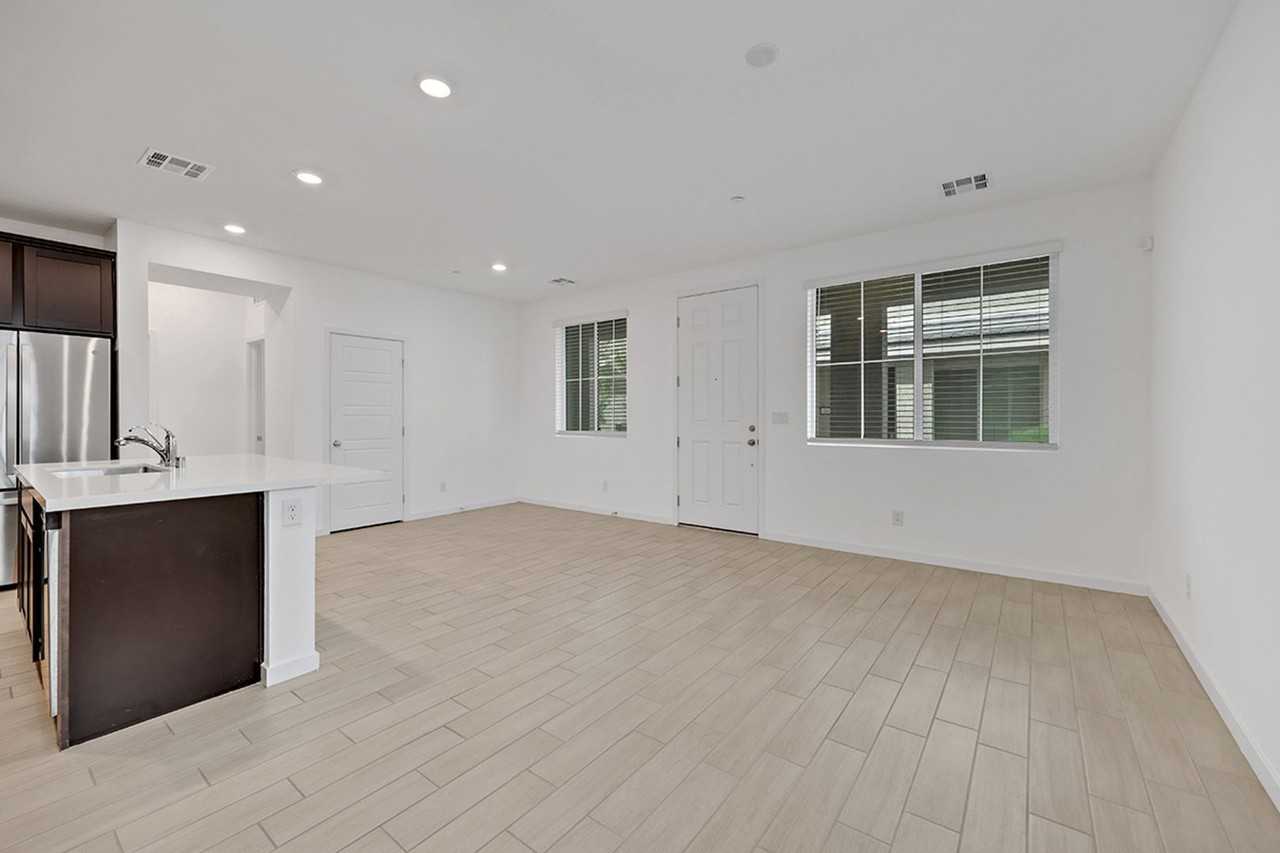 5730 Sky Pointe Dr #169 - Photo 4 of 18