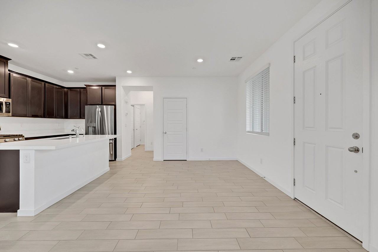 5730 Sky Pointe Dr #169 - Photo 5 of 18