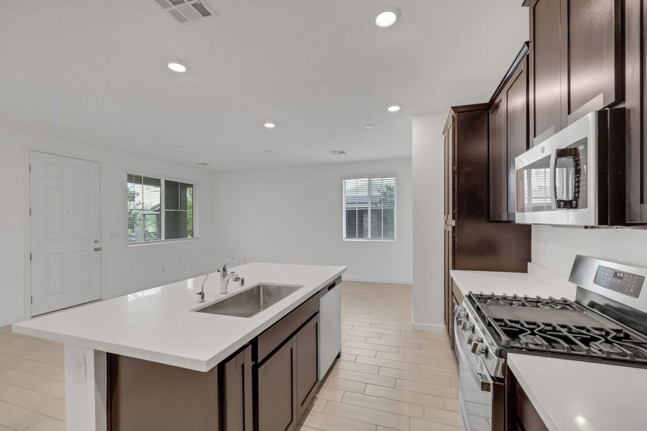 5730 Sky Pointe Dr #169 - Photo 7 of 18