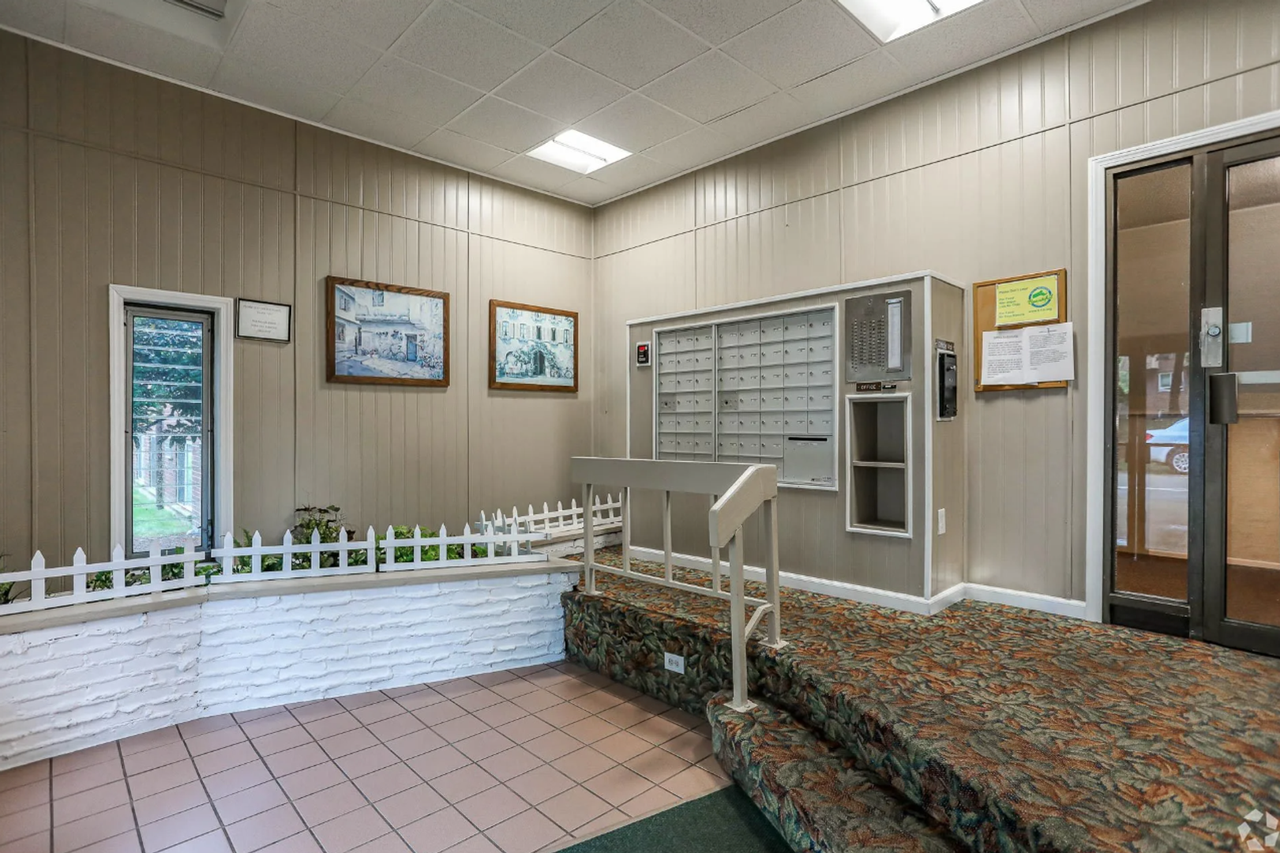 10 Greenview Street - Photo 5 of 16