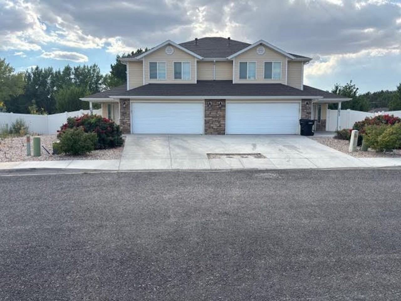 2633 N Shady Place Ln - Photo 2 of 21
