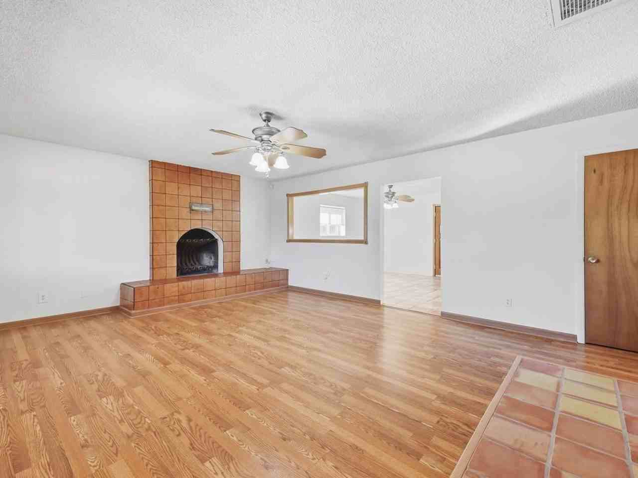 5936 E Beverly St - Photo 3 of 28